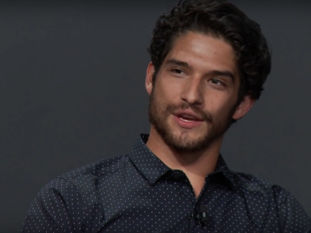 泰勒·波西(Tyler Posey)对过去的裸照泄露毫不在意，在OnlyFans